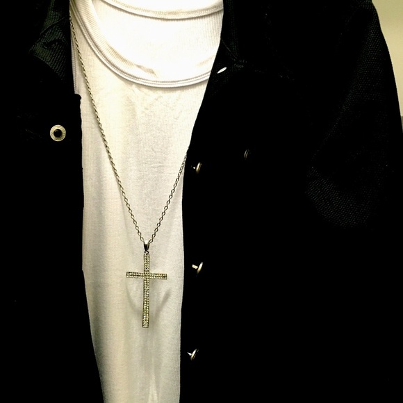 2 Silver plate pendants with rhinestones cross and a large key with necklace. - Picture 2 of 7